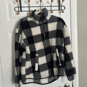 Black and white old navy fleece size medium